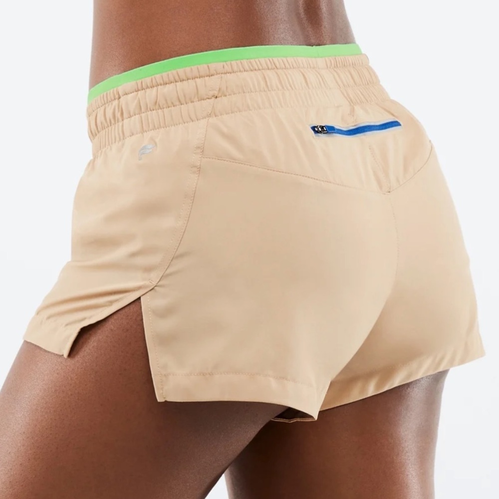 FABLETICS Breathe Mid-Rise Run Short in Cedar, Size Small